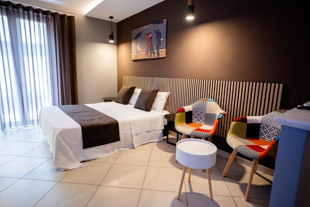 an image of deluxe queen room